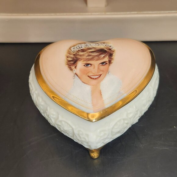 Princess Diana Queen Of Our Hearts Candle In The Wind Music Box 1998 #B0655 - Picture 2 of 6